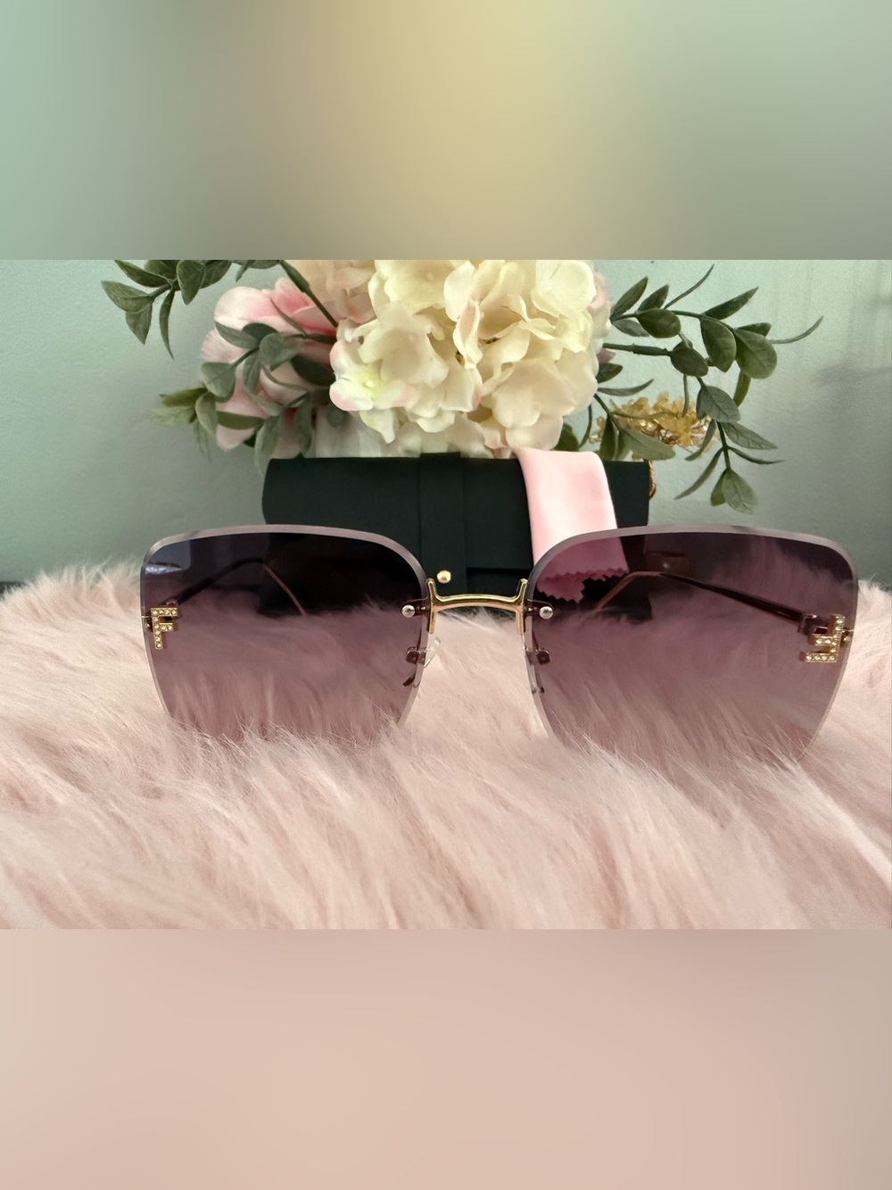 Rimless Gradient Pink Women's Sunglasses with Gold Accents